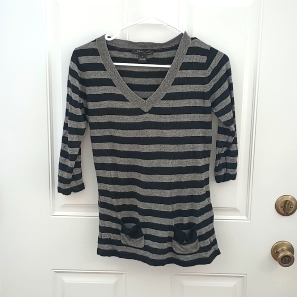 C'est City August Silk v-neck striped three quarter sleeve sweater size S